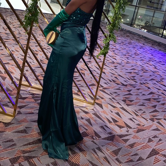 Satin sequin gown and satin gloves - Picture 3 of 3